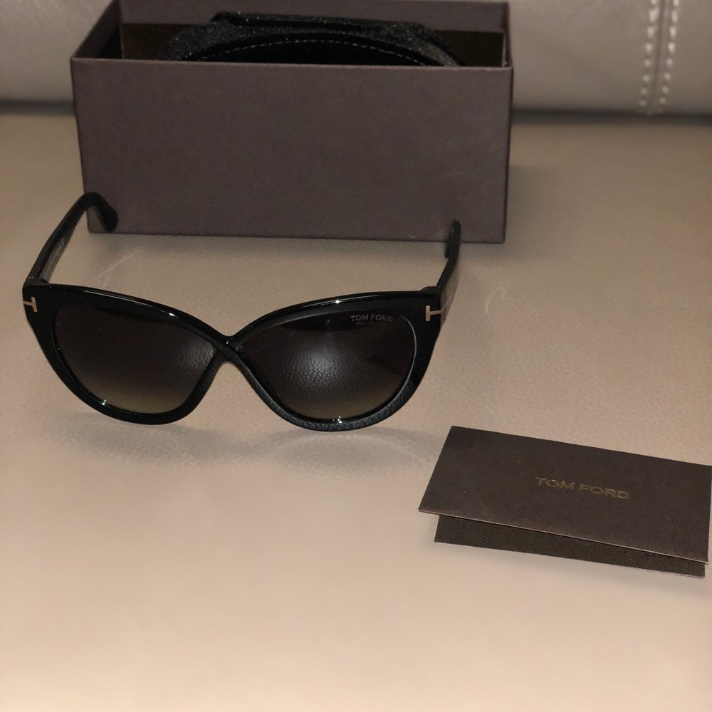 Like new Tom Ford Cat Eye Sunglasses